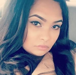 Meet your Posher, Mona